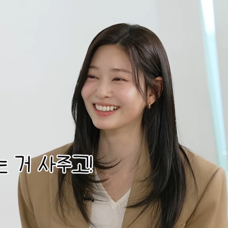 immobilexr's tweet photo. 아~~ 너무 웃겨 ~~ 맨날맨날 오빠에 대해 질문하고 싶어❤️❤️❤️❤️ https://t.co/SljRjmNuRp