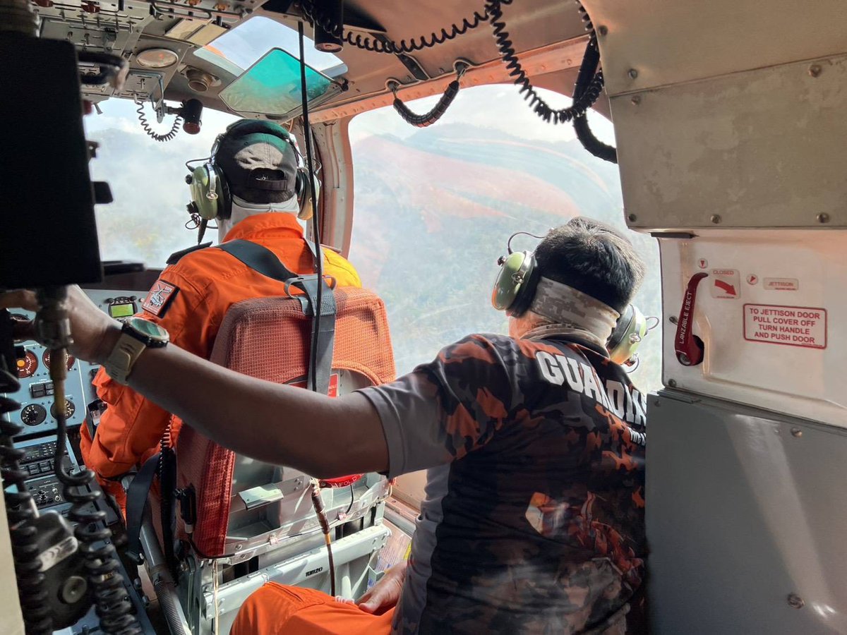 DDPMNews's tweet photo. 🚁 เฮลิคอปเตอร์ KA-32 ลุยดับไฟป่าเขาโกเต็ง เขื่อนศรีนครินทร์ จ.กาญจนบุรี 🔥🍂🌫️
อ่านต่อที่นี่.. https://t.co/kXiSiT5Csv #ปภ #ข่าว #KA32 #ไฟป่า #กาญจนบุรี https://t.co/1RhcqpWBok
