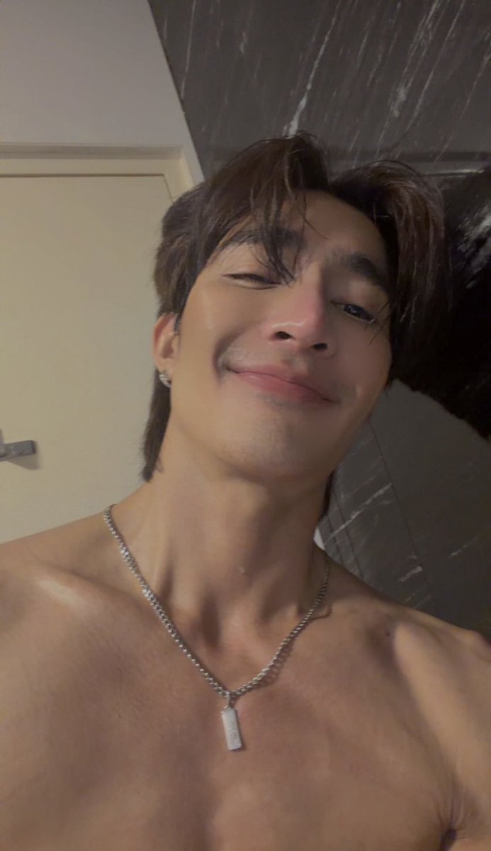 วันนี้แฮปปี่มั้ยคับ แจกรูปหล่อท้างวันเลย 🤩💘

#EarthPirapat