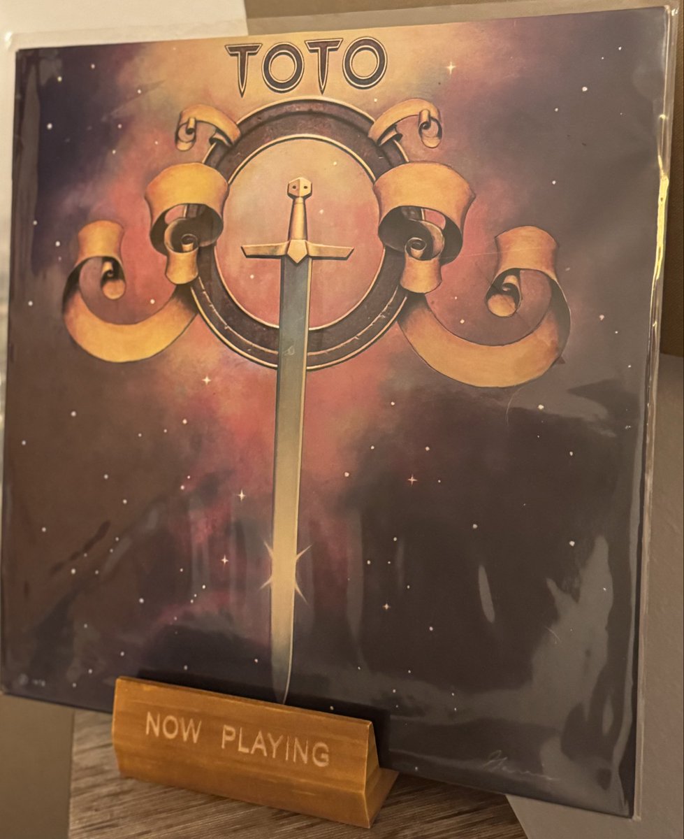 ABuendia0709's tweet image. #NowPlaying 
🔥👍🎶🍺
TOTO debut album (original bought at my local #RecordShop. which, for yours truly, is a huge bonus 😊
#VinylRecords