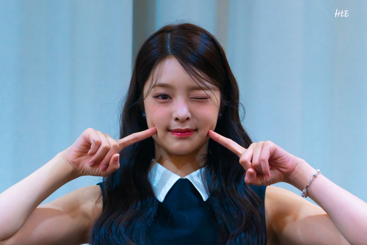 Ht_Emoji's tweet photo. 250928 앳하트 나현

#AtHeart #앳하트 #NAHYUN #나현 #햄복햄킥 https://t.co/cEaMGQbyuA