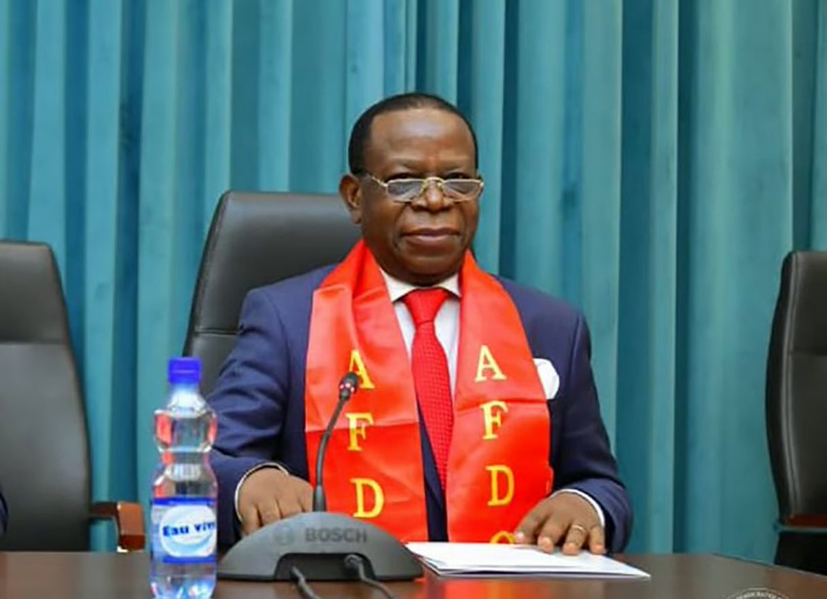Malgré son pardon

Bahati Lukwebo risque d'être destitué !

« Nous sommes déjà au-delà de 45 signatures », dit l'initiateur de la pétition visant sa destitution 

Danny Kabongo ne sait pas comment demander à ses collègues de retirer leurs signatures 

Selon la loi, il en faut