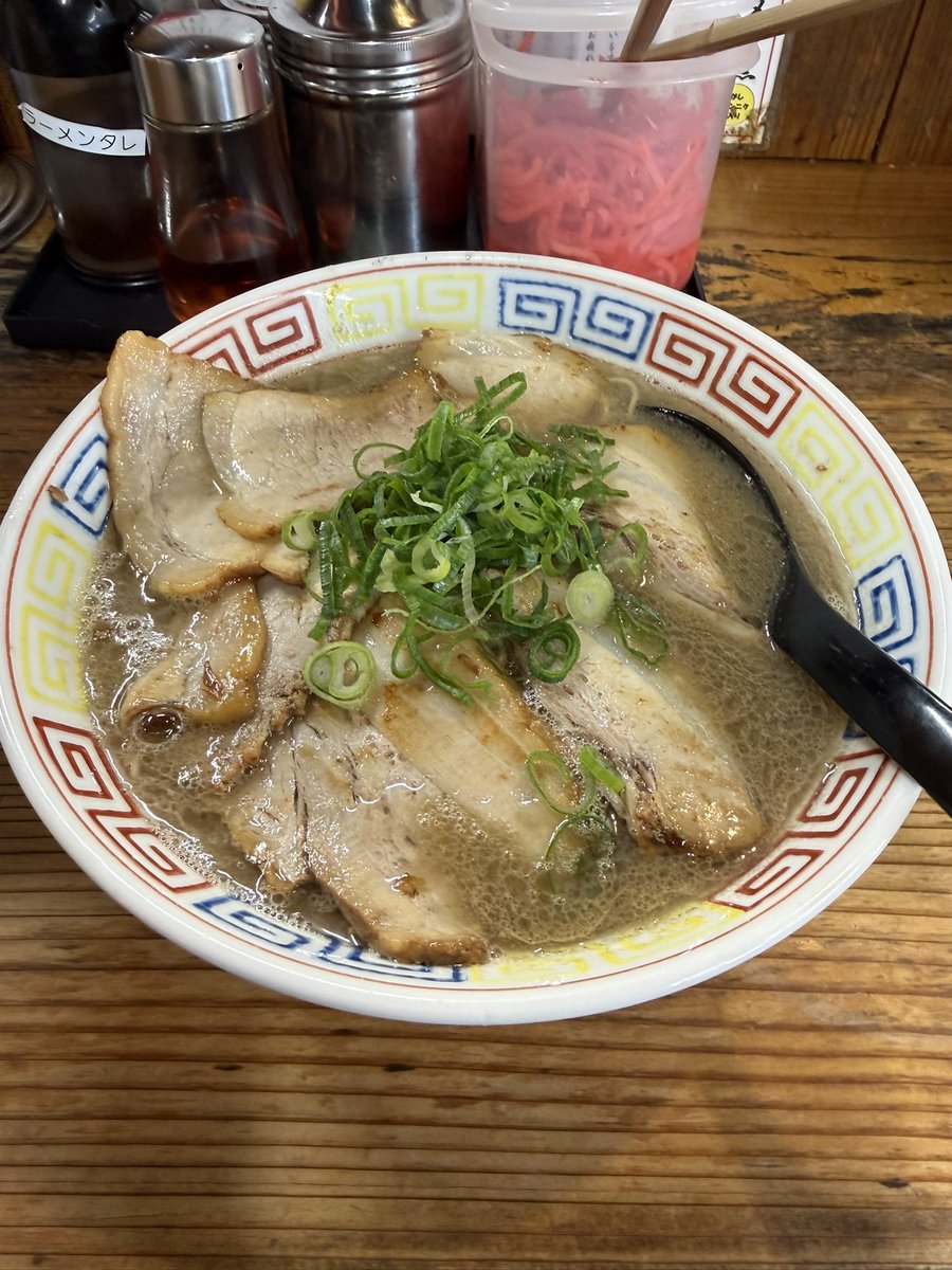 goririn56's tweet photo. 濃厚で美味いと評判の　　　　福岡西区のさいたにや。噂どおりの美味さに替え玉した。 https://t.co/r4bVP8AJpj