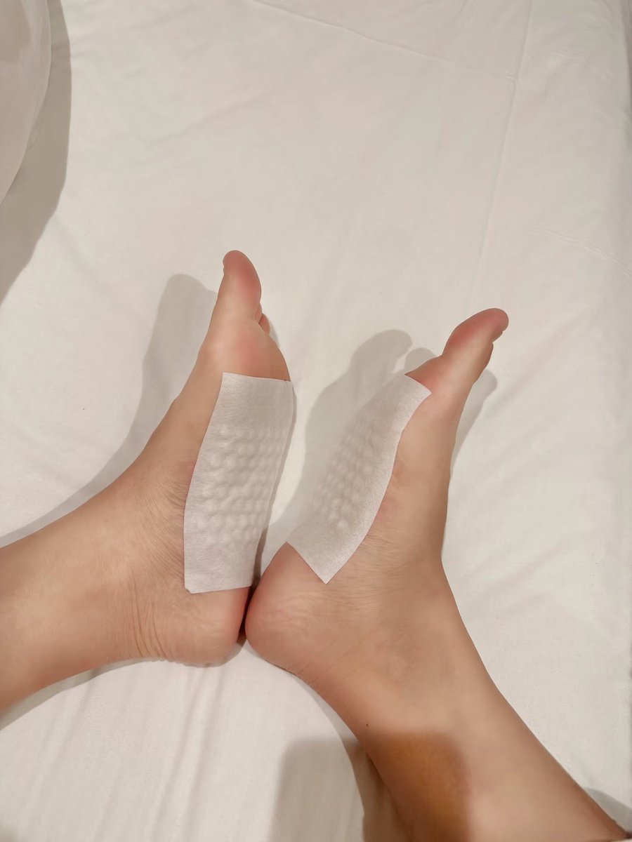 this cooling patch is perfect when your feet feel tired