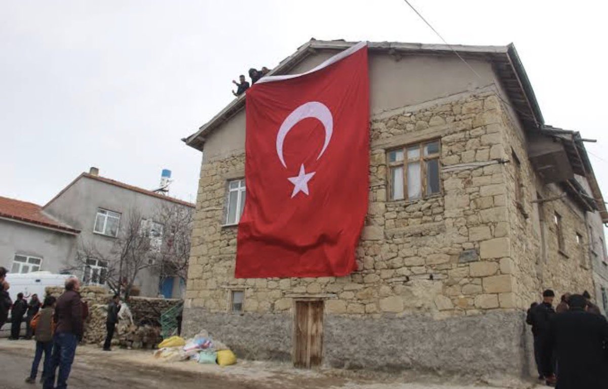 🔴 İran Başsavcısı: 

"Düşmanla işbirliği yapan yurt dışında ikamet eden İranlıların mal varlıklarına el konuldu. Varlıklar şehit yetimleri vakfına devrediliyor."