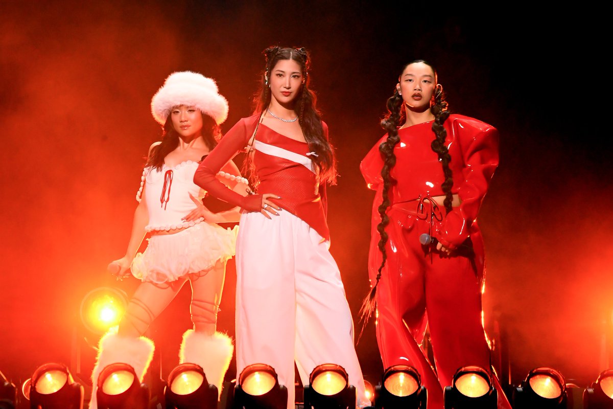 consequence's tweet image. The 2026 Oscars' performance lineup includes:

- EJAE, Audrey Nuna, and Reri Ami performing "Golden" from KPop Demon Hunters.

- Miles Caton and Raphael Saadiq performing "I Lied to You" from Sinners with an ensemble including Buddy Guy, Jayme Lawson, Li Jun Li, Misty Copeland,