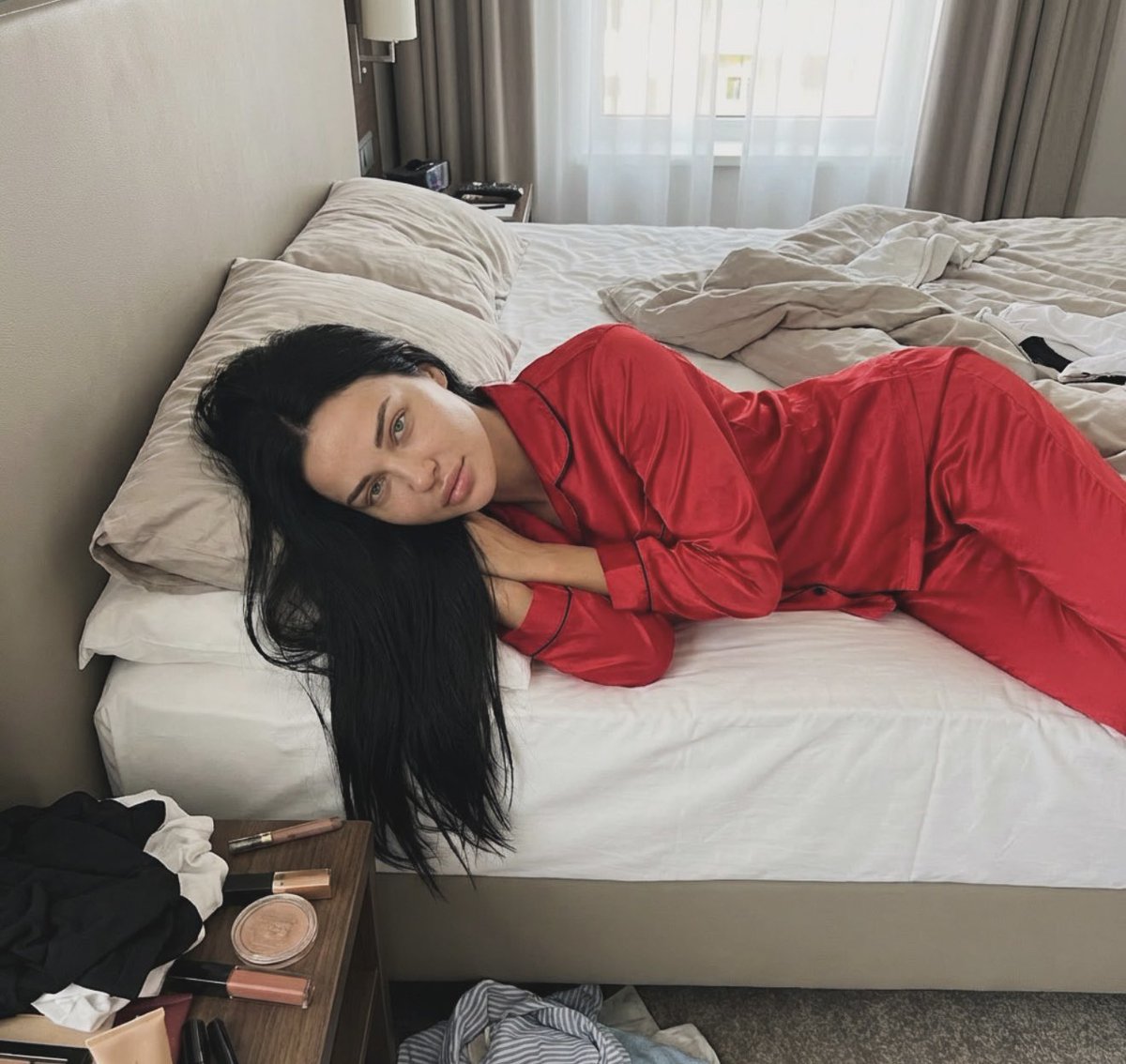 LeyaScorpio's tweet photo. Hi everyone ☀️
Woke up in a cozy hotel room.
Starting the day in a good mood. https://t.co/NUbVsSSs8K