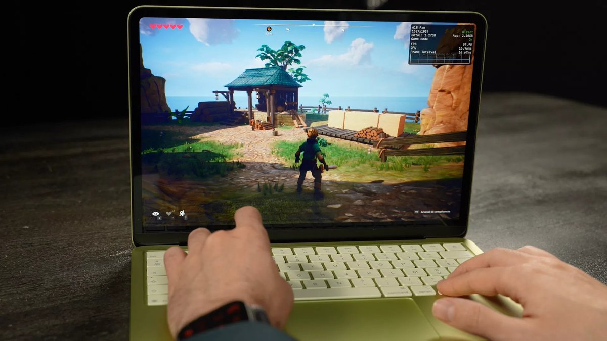 LelloucheNico's tweet photo. 💻 Je teste le MacBook Neo depuis quelques jours et voici mon verdict sur l’ordinateur Apple à 599-799 euros :

J’avais peur d’une grosse déception (la RAM notamment), mais c’est une immense réussite :

➕ L’A18 Pro fait tout tourner sans problème, c’est très fluide et à des années-lumière du MacBook 12 pouces d’il y a quelques années. Bonus : il ne chauffe jamais car puce optimisée pour un petit appareil.

➕Pas de problème avec la RAM : l’optimisation d’Apple empêche de dépasser les 85 % sur un usage normal. J’aurais préféré 12 Go avec l’A19 Pro, mais le choix d’Apple ne fait pas du Neo un ordinateur à fuir (et permet ce prix).

➕J’ai même joué avec (Oceanhorn, les Sims 4) ou tenté des exportations Final Cut en 4K : ça fonctionne sans problème.

➕ La qualité de finition est aussi bonne que sur un MacBook Air (aluminium, clavier, trackpad, haut-parleurs…).

➕ L’écran de 13 pouces est pile à la bonne taille et d’une qualité équivalente au Air. Il ne manque que le réglage automatique de la luminosité. Cool de ne pas avoir d’encoche.

Néanmoins, quelques reproches (uniquement ce qui m’a embêté, je trouve ridicule de faire la liste des différences avec un appareil qui coûte le double) :

➖ Le modèle 256 Go est pour moi assez problématique. On a moins de 200 Go une fois la session configurée et Touch ID manque dès qu’on veut auto-compléter un mot de passe dans Safari ou Chrome : prenez la version 512 Go.

➖Les benchmarks en multi-core montrent que l’A18 Pro est moins bonne que l’Apple M1 de 2020 (mais équivalente à l’Apple M3 en single core). Le MacBook Air est un choix plus polyvalent, même sir le Neo est suffisant pour un usage web/bureautique.

➖Le clavier non-rétroéclairé est frustrant si on l’utilise le soir et qu’on n’a pas l’habitude du clavier du Mac, ce qui est embêtant quand on cible le public des PC.

➖L’autonomie est taillée pour la journée, mais je recommande le chargeur dans le sac. Ça monte à 30W et c’est lent (plus de 2 heures), mais il peut vite se décharger sur les grosses utilisations.

➖Et enfin, je vais vous surprendre, je trouve les couleurs pas assez osées. C’est rafraîchissant, mais pas l’iMac.

Apple a réussi son coup et ne vend pas un ordinateur au rabais à 699 euros : le MacBook Neo est clairement une machine suffisante pour 90 % des besoins (et Apple va facilement doubler son volume de ventes). Néanmoins, je continue de recommander le MacBook Air M3 ou M4 en promo si la différence n’est pas grande : c’est plus polyvalent (ports, vitesse SSD, gestion des écrans, puissance, etc.), donc un meilleur achat sur le long terme. 

Cela n’enlève rien aux qualités du MacBook Neo : la proposition d’Apple est très bonne et lui ouvre un nouveau marché. Vu le nombre de questions que je reçois depuis son annonce, plein de personnes sont sur le point d’acheter leur premier Mac (et vont avoir une bonne machine).

Une de mes grandes interrogations est la capacité d’Apple à maintenir ce prix dans un contexte de pénurie de la RAM et du stockage. Ou d’améliorer l’ordinateur sur le court terme.

Mon test complet sur Numerama ➡️ https://t.co/am23iIimis

(J’ajoute qu'un test vidéo complet du MacBook Neo sur YouTube devait arriver à 14h, mais que le montage prend un peu plus de temps que prévu. Je partagerai le lien dans l’après-midi quand c’est finalisé et validé ! ☺️)