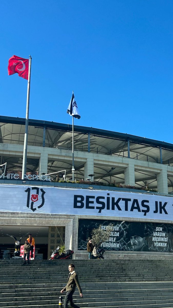 Lewis Steele tweet media