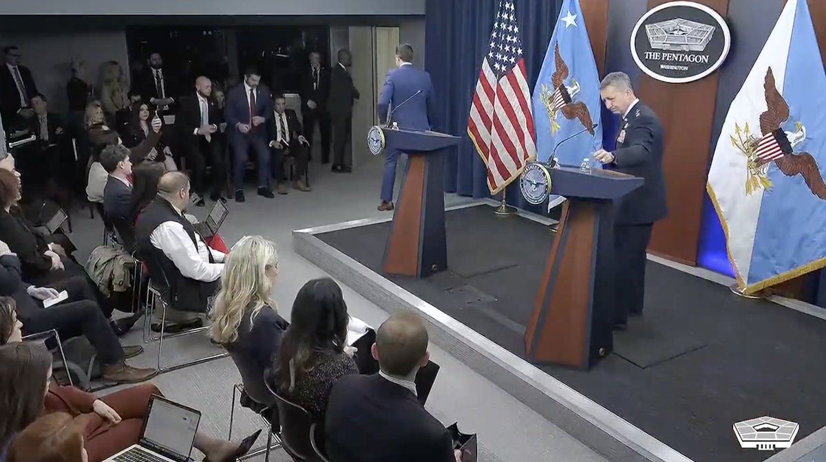 dariodangelo91's tweet photo. 🚨🪖🇺🇸🇮🇱🇮🇷 Conferenza stampa terminata. Si tratta a mio avviso del briefing più interessante fra quelli tenuti al Pentagono dall'inizio della guerra: chiarimento sugli obiettivi del conflitto; rilancio delle aspettative americane dopo la de-escalation retorica attuata ieri sera dal presidente Trump; differenziazione rispetto ai conflitti del passato; dati sugli attacchi iraniani; riconoscimento dell'impegno del nemico; messaggio in codice sul contenuto della chiamata Trump-Putin e stato dell'arte nei cieli iraniani. Abbiamo molte informazioni interessanti su cui ragionare. Chi vuole può recuperare tutto nella Situation Room del Blog: https://t.co/VbRT05Wons

Ps: non so con quale resistenza continuiate a seguire questa diretta maratona. Ma siete sempre tantissimi. Grazie.