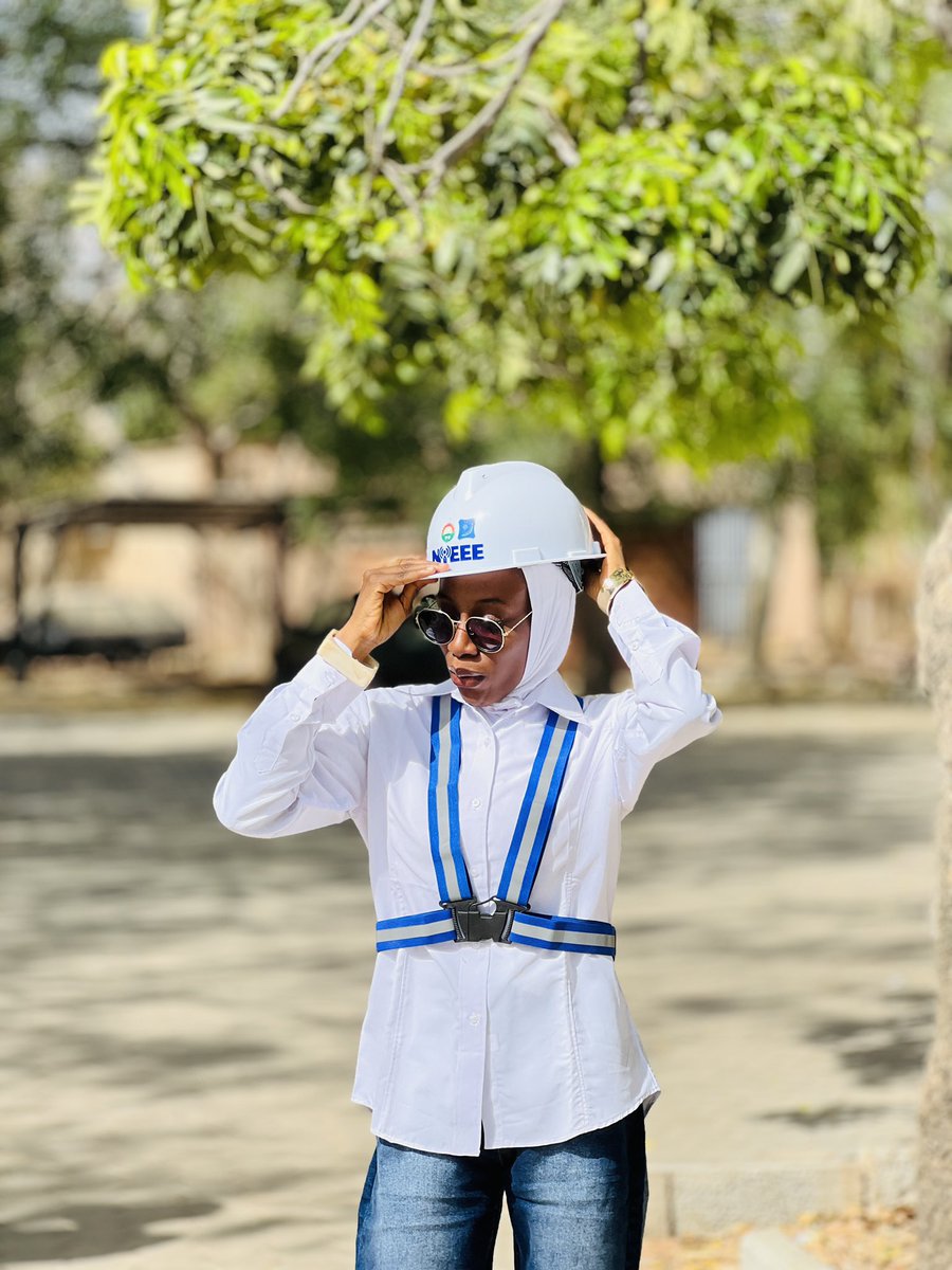 Eng_feesah's tweet photo. Alhamdulilah wa shukurullah, i Did it🎓🎊🎊Beng.Electrical Engineering https://t.co/qEJ2qLkiRl