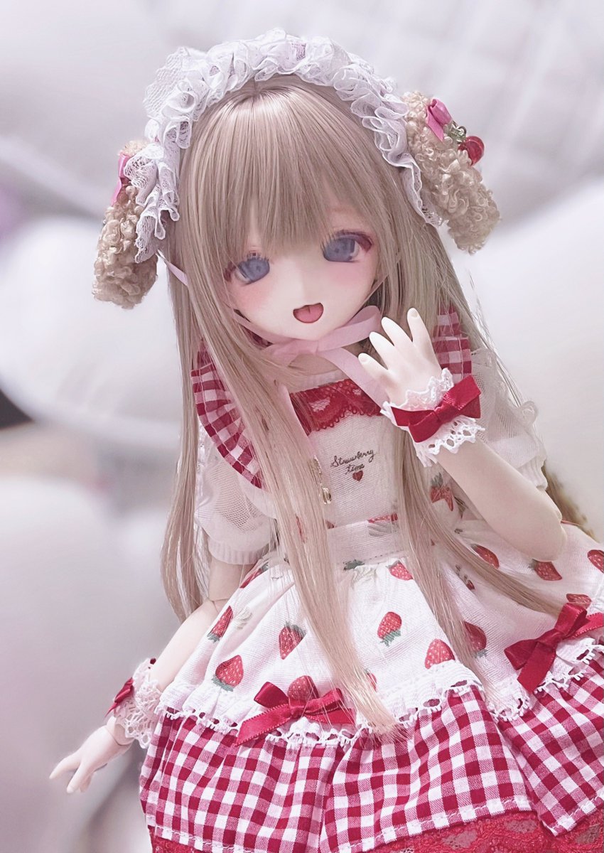 low_xix's tweet photo. 久々にドールさん触れた🐩🍒🍓 https://t.co/zPWmBWchQa
