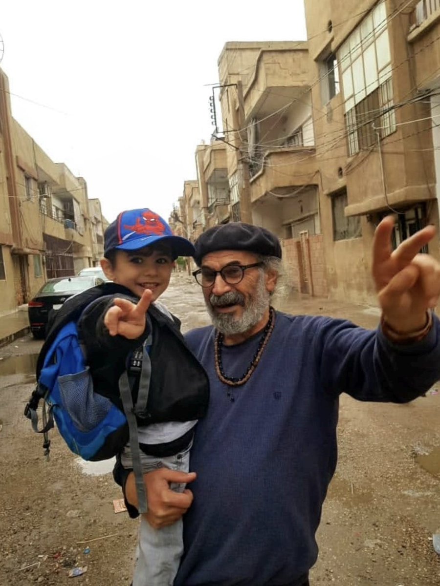 Demhat_Ro's tweet photo. "Li vir, êdî em hînî hezkirina axê dibin.."

Oxir be helbestvanê gelê xwe

#Ehmedhuseyni https://t.co/nXSKRUrW4d