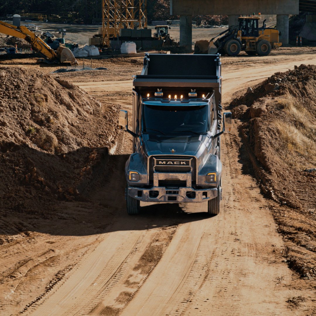 BallardTrucks's tweet photo. The jobsite never slows down and neither does the Mack Granite. This is vocational trucking like never before. 💪

@MackTrucks #MackTrucks #MackGranite #VocationalTrucks #HeavyDutyTrucks #BallardTruckCenters #NewEngland https://t.co/1DhR0PZxbK