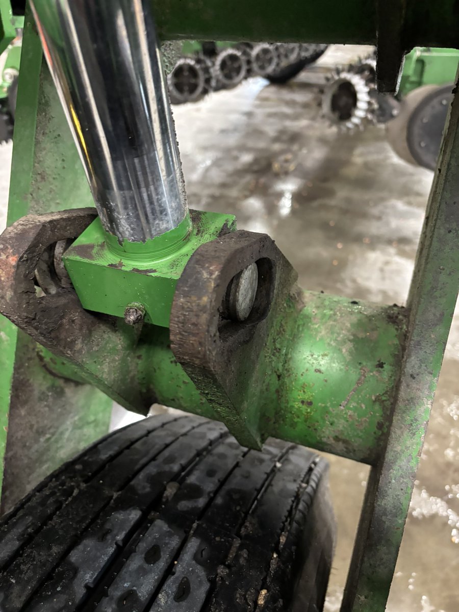 AgassizPrec's tweet photo. Give your cylinder, pivot pins and wheel bearings a good look. ๐ง #LessDownTime #Acres @PrecisionPlant https://t.co/d886HeRgOW