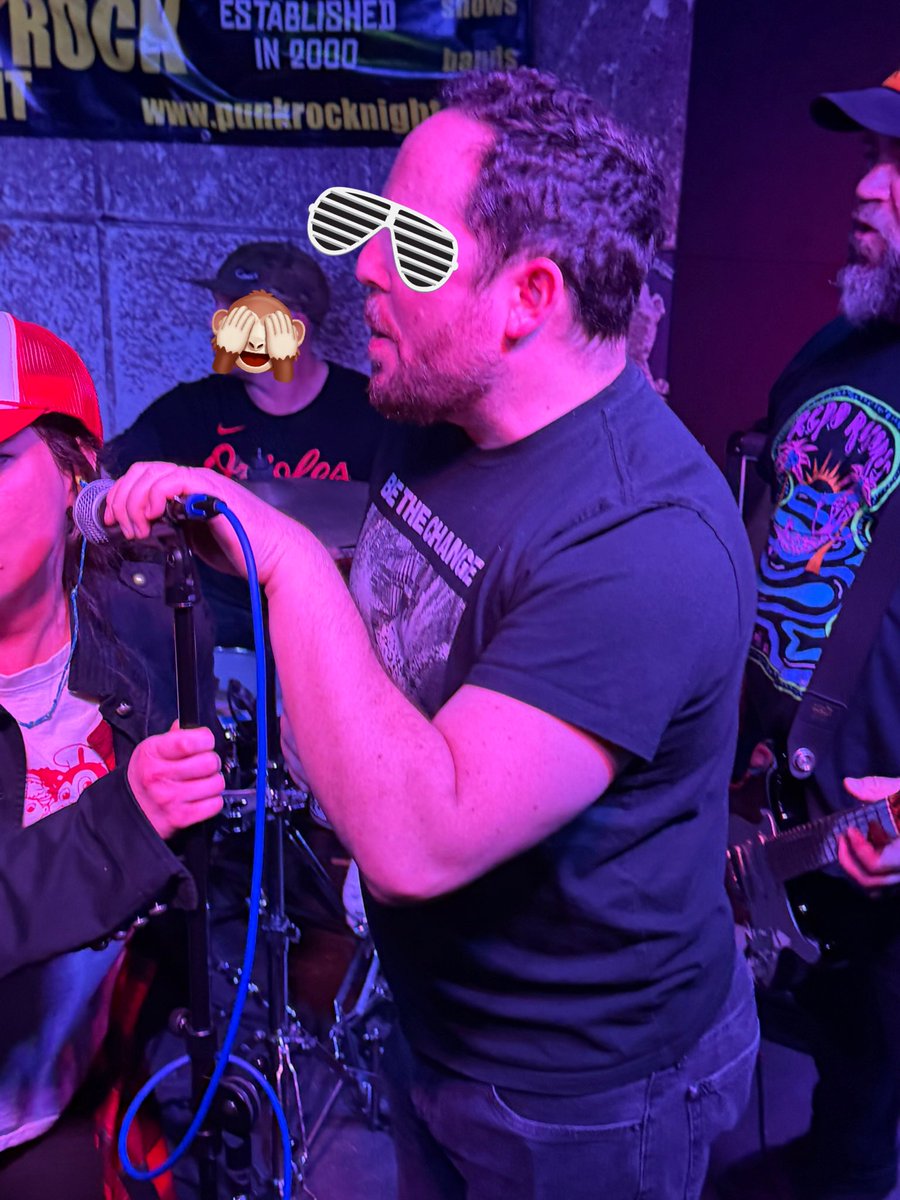 emptythepoopoo's tweet photo. My barber, a tatted dude in his mid30s, was trying to explain to me what a circle pit and the wall of death were…my guy I was doing those literally 30 years ago.
Meanwhile this was last weekend.
#oldpunks https://t.co/93zvhy5EPl