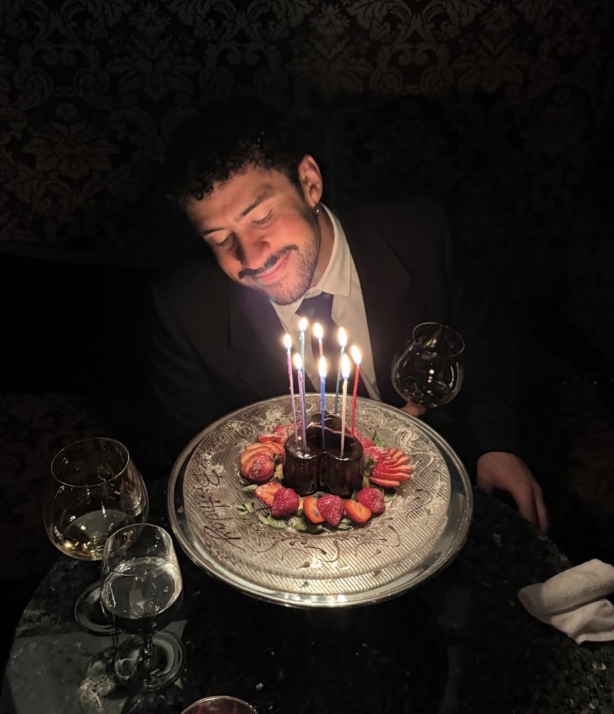 Bad Bunny HQ tweet media