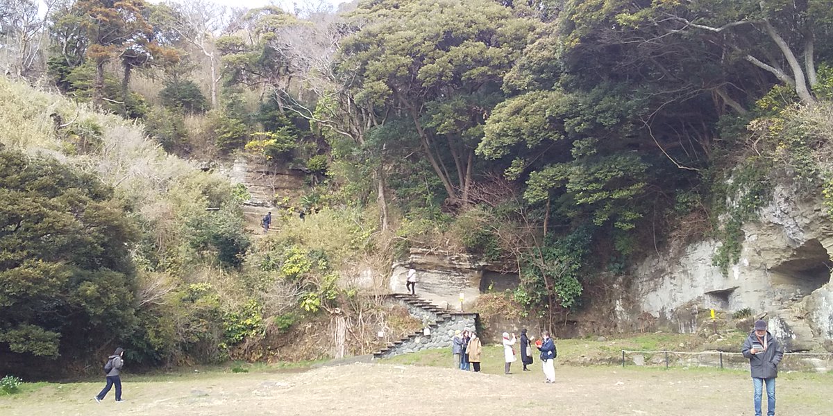 Viva_Train's tweet photo. 鎌倉の大町釈迦堂口遺跡（国指定史跡）が暫定公開しているため、本日行ってきました。
40分程のガイドツアーにも参加してきました。
予想外の人出で混雑気味でしたが、とても貴重な機会で勉強になりました。
ちなみに、公開は明日（3月11日）までです。 https://t.co/OmBn27Sda0