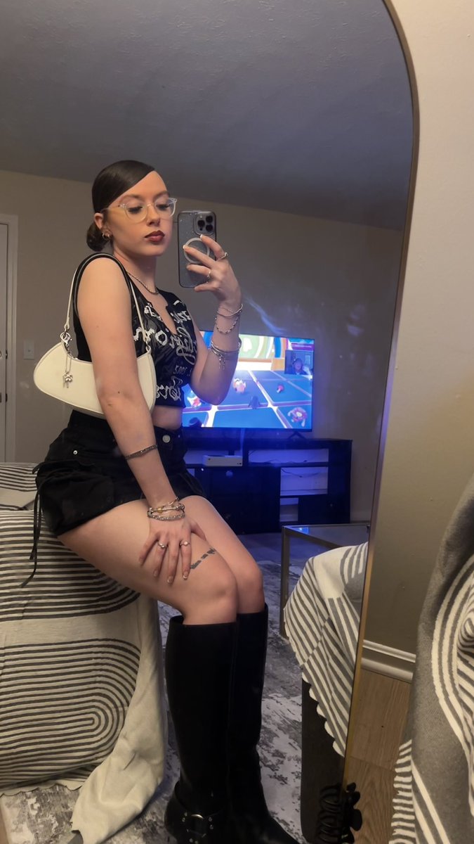 aboutbreann's tweet photo. in real life 💋💋💋🫶🏻🍒💕 https://t.co/bPIfzsvTId