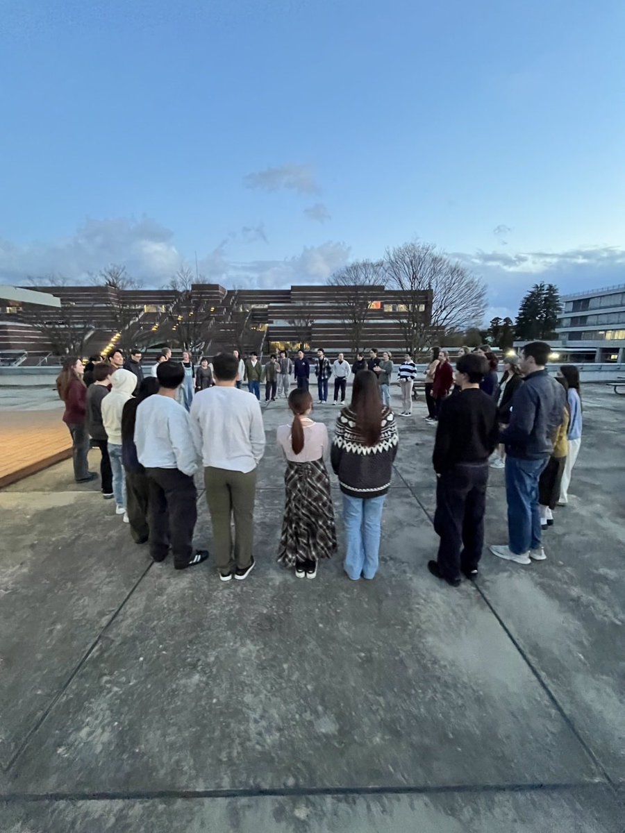 KWO_IDEbrass's tweet photo. 練習終了後、モンタナ州大学の皆様と交流会を行いました！🤝🏻
普段は話せない海外の皆様ととても貴重で楽しい交流会となりました！🇺🇸
国境を越えて、言葉がわからなくても音楽で通じ合える事の素晴らしさ身をもって実感じました🫶🏻 https://t.co/L55ieCVhY7