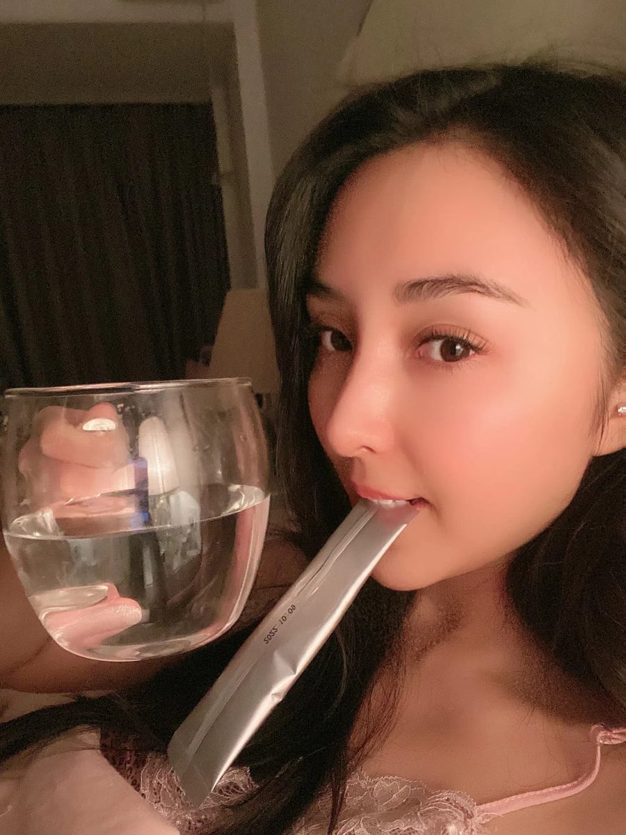 NH_164's tweet photo. Enjoying the solitude of the night, I finished this cup of mysterious water.😆 Now I'll have a wonderful sleep.☺️ https://t.co/UacXBf1Bqh
