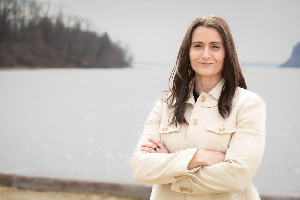 DisavowTrump20's tweet image. This is Democrat Cait Conley, a combat veteran and former CIA officer. She’s running against GOP Rep. Mike Lawler in one of the most competitive races in the country.

RETWEET if you support @CaitforNewYork as she runs to flip this seat blue and donate below!