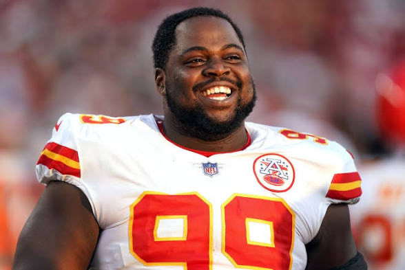 The_Daily_Chief's tweet photo. Former Chiefs still in the free agent market to keep an eye on 👀

🔹 LB Leo Chenal
🔹 DL Khalen Saunders
🔹 LB Willie Gay Jr.

Would love to see one — maybe even multiple — of these guys find their way back home to KC. 🔥 https://t.co/OkOJvJuoBX