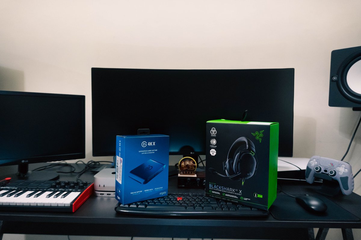 JayPatelSat's tweet photo. New gear, who dis? 📷 Ready to push those frames with the Elgato 4K X and hear every footstep with the Razer BlackShark V2 X. https://t.co/QyQZKfWL6Q