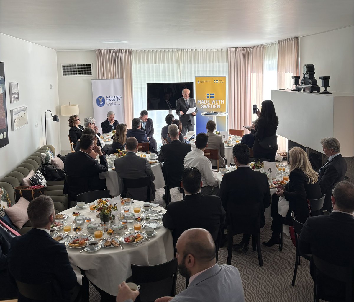 Pleasure to host 🇬🇷🇸🇪 Chamber of Commerce for a Business Breakfast, bringing tht members of the 🇬🇷🇸🇪business community for exchange, and forward-looking discussion. A special thank you to vice PM <a href="/K_Hatzidakis/">Kostis Hatzidakis</a> sharing valuable insights on 🇬🇷 economic outlook and reform agenda.