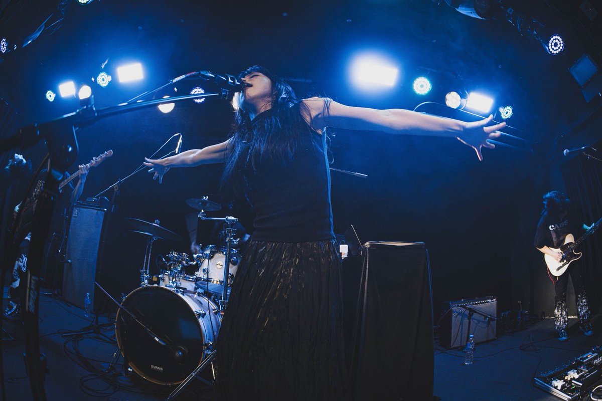 Blume popo tweet media