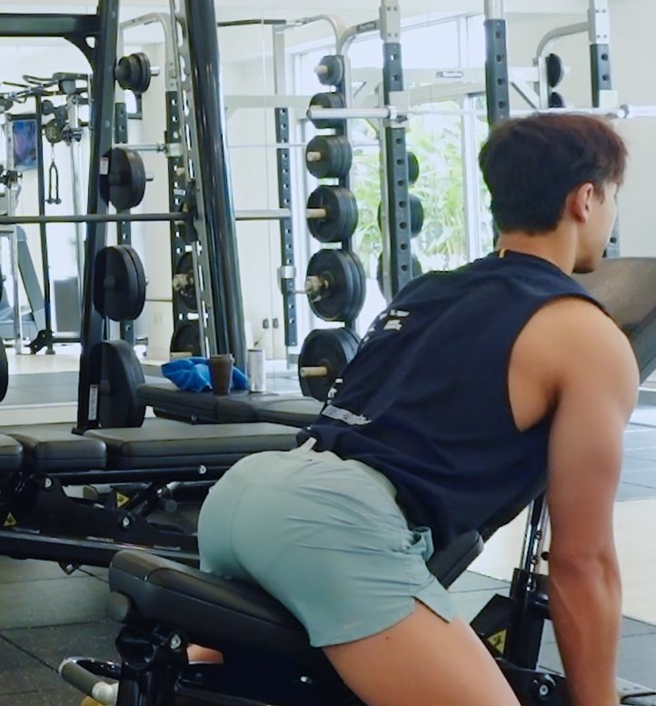 흐뭇하게 보다가 비명 지름