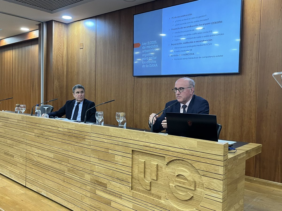 formacioDIVAL's tweet photo. @dipvalencia @generalitat 🗣️ Finalitzem la jornada de hui amb la conferència de José Manuel Palau Navarro. Advocat.

⚖️ 'Aspectes Jurídics a tindre en Compte en la Planificació Urbanística Municipal. La Proposta de la Nova Llei del Sòl de la Comunitat Valenciana'.

#DIVALDirectiaTemàtica 
#FormacióDIVAL https://t.co/2cujtcURdo