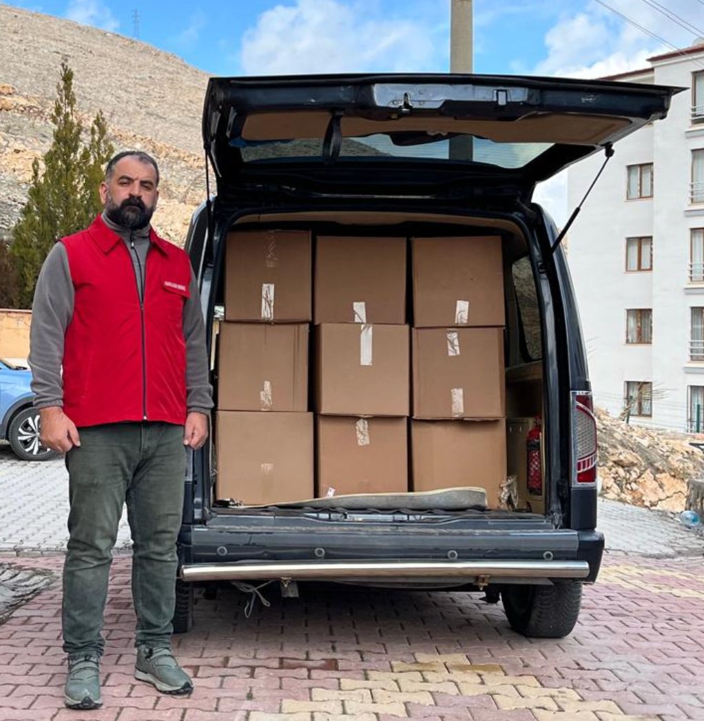 Ayguncam23's tweet photo. Elazığ Baskilliler Derneği olarak, mübarek Ramazan ayı vesilesiyle gerçekleştirdiğimiz yardım faaliyetlerini tamamlamış bulunmaktayız. 
Bu kapsamda toplam 200 ihtiyaç sahibi ailemize yardımlarımız ulaştırılmıştır.
Bu anlamlı çalışmalara katkı ve desteklerinden dolayı her zaman Elazığ’ın ve Baskil’in yanında olan kıymetli hemşehrimiz, Mardin Vali'miz sayın Tuncay Akkoyun’a şükranlarımızı ve teşekkürlerimizi arz ederiz.

Aygün Çam
Baskilliler Derneği Başkanı