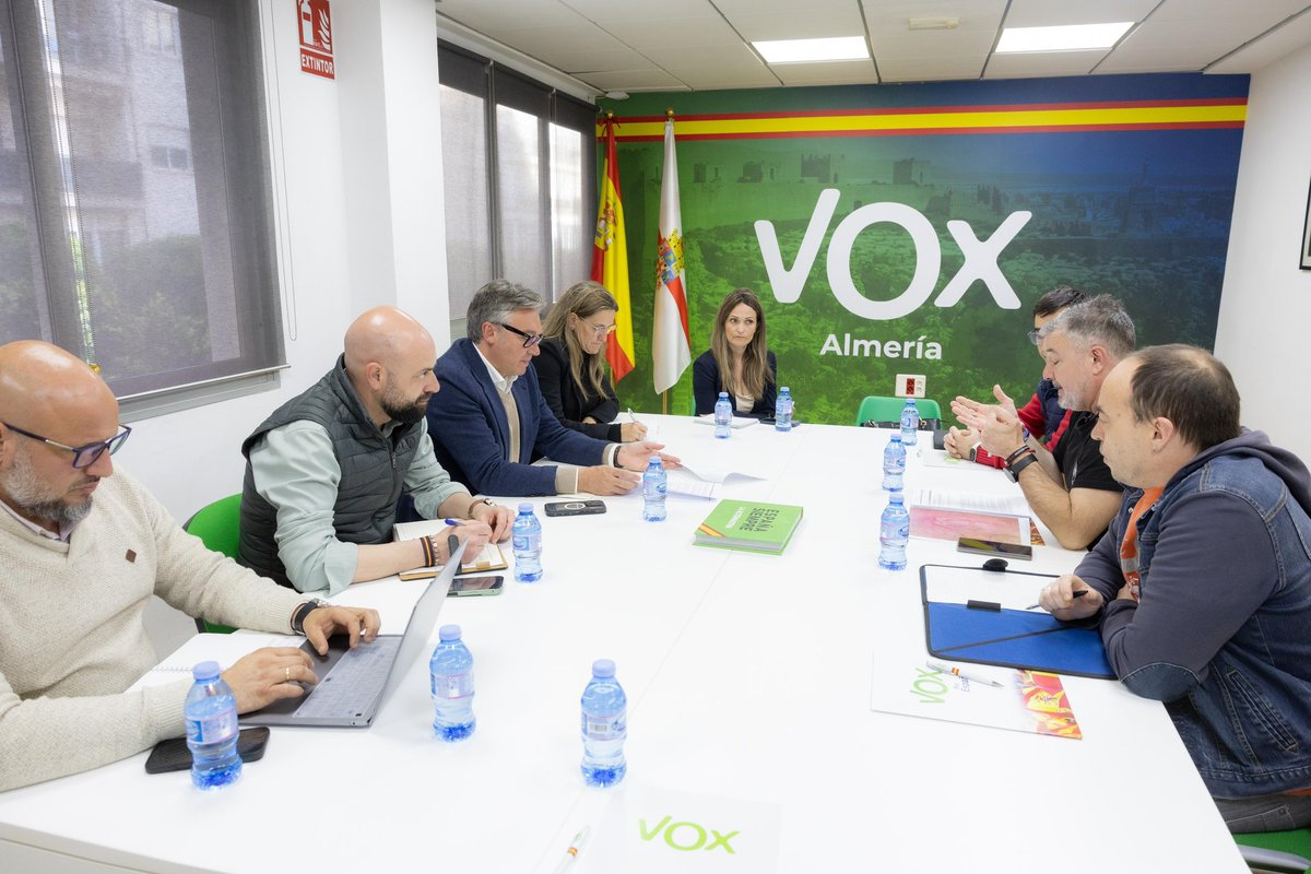VOX Almería tweet media