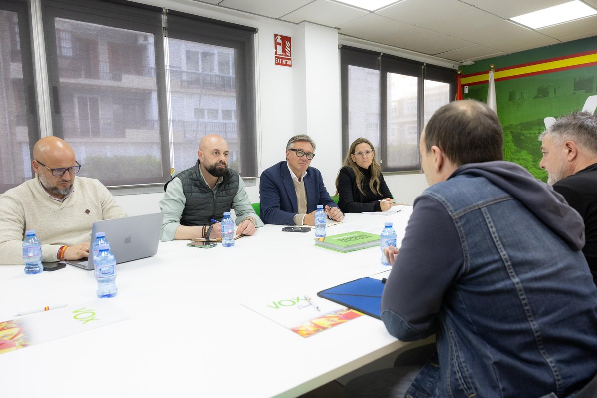 VOX Almería tweet media