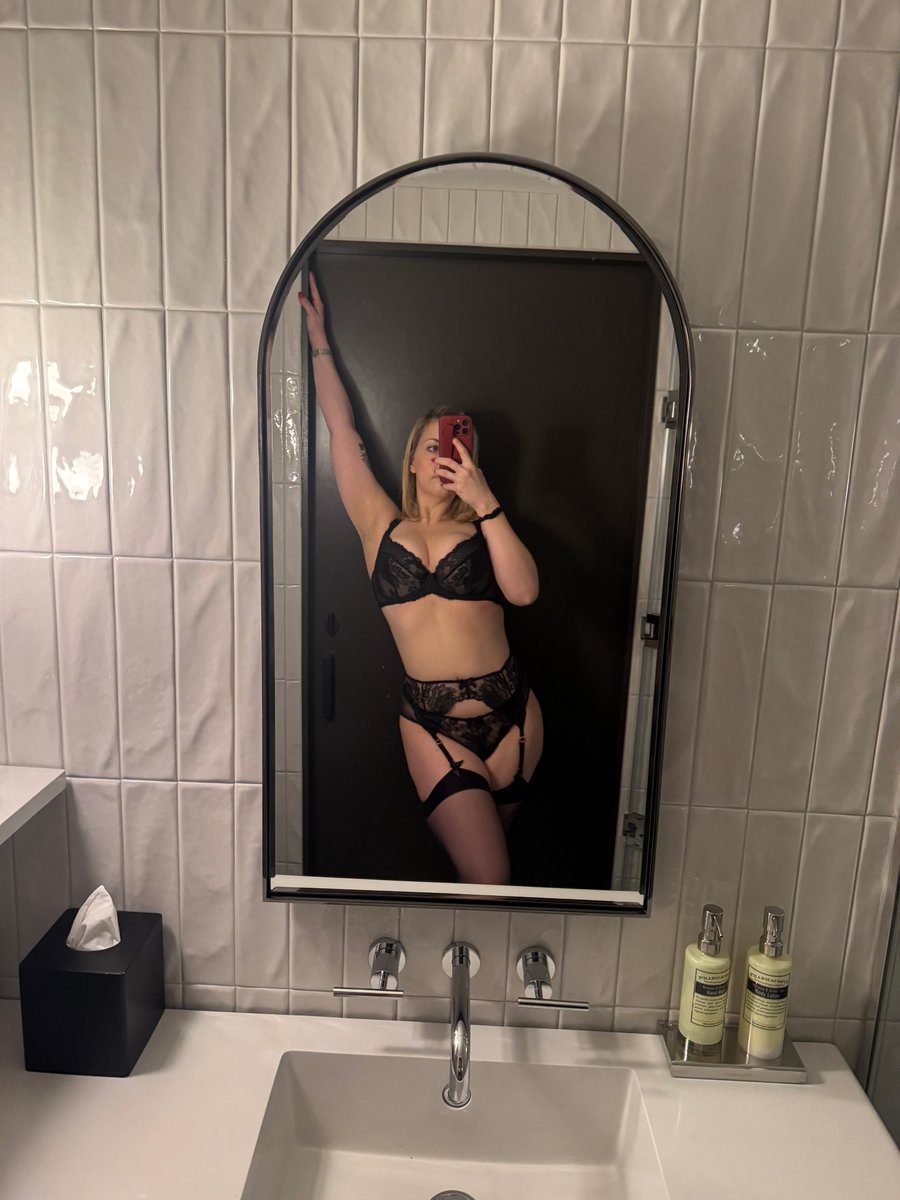 Anna Carter 🍑 NYC tweet media