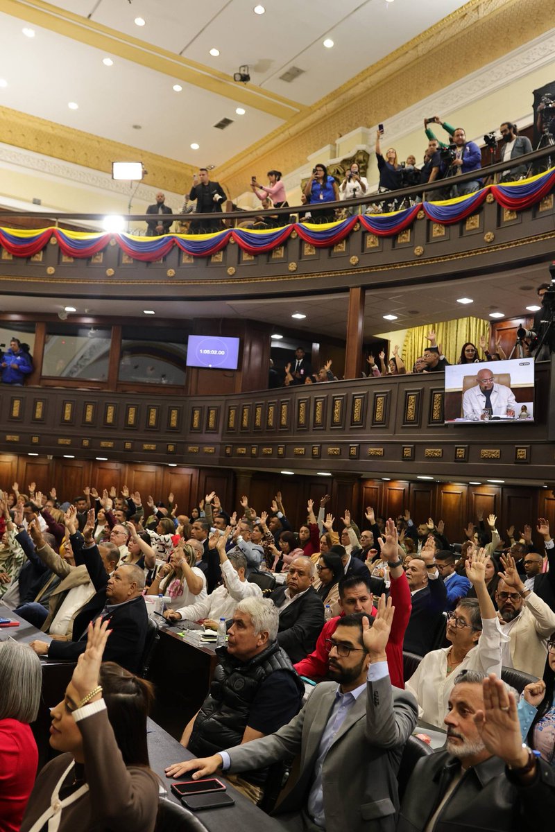 lvsrivero's tweet photo. Hoy celebramos un avance histórico en nuestro Parlamento. Bajo la visión estratégica del Presidente Nicolás Maduro y el impulso de nuestra presidenta (E) Delcy Rodríguez, hemos dado el primer aval a la Nueva Ley de Minería. Estamos consolidando el Nuevo Modelo Económico que nuestra Patria merece. ¡Nada detiene nuestro crecimiento!