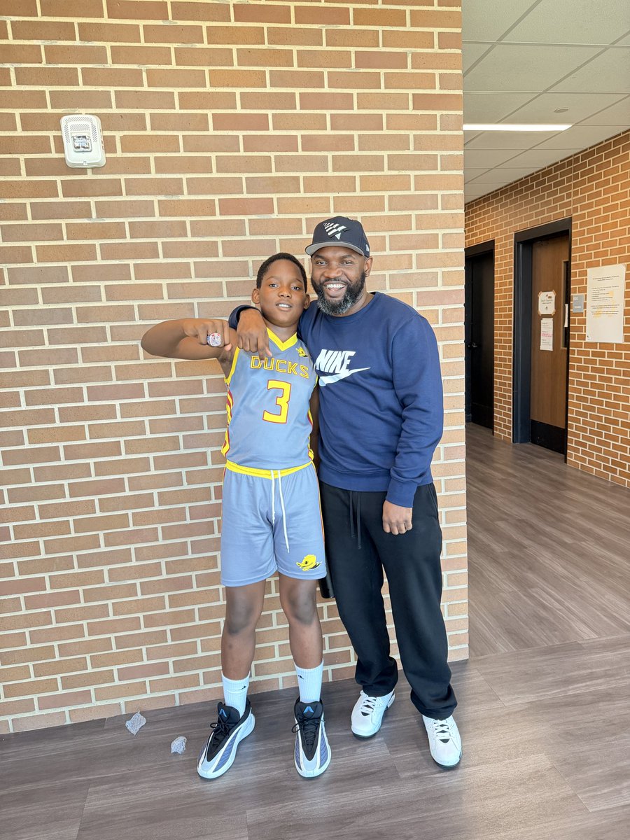 vinylovince's tweet photo. The Champ is here!!! #AAUbasketball https://t.co/XMSxdbPxfa