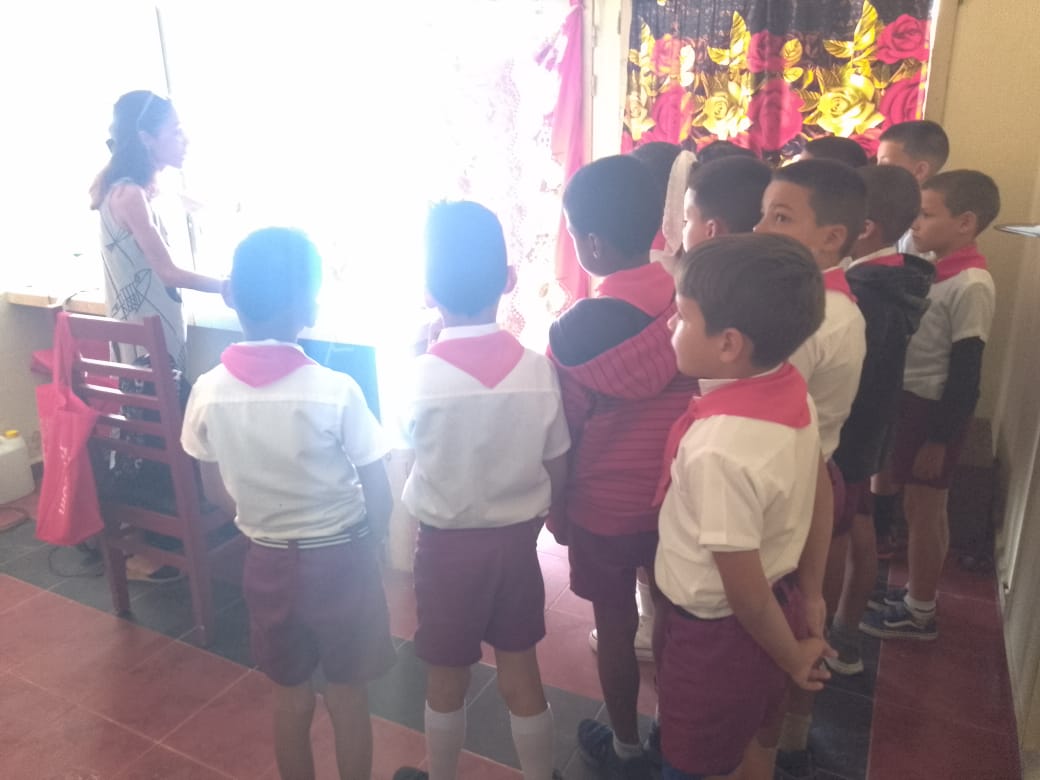 👦👧 Hoy los pioneros del proyecto "Los niños reciclan ♻️" visitaron un punto fijo de reciclaje.  Se les explicó el funcionamiento y su importancia.  La ERMPSS educa a las nuevas generaciones: ¡el futuro del reciclaje está en sus manos!   #CubaRecicla #RecuperamosValores