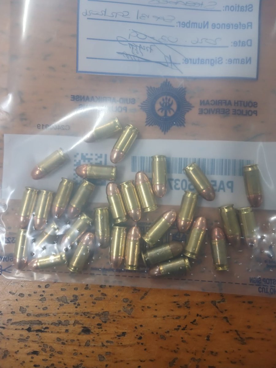 SAPoliceService's tweet image. #sapsWC Steenberg #SAPS members arrested a 26yr-old #gang-affiliated male suspect for possession of an unlicensed firearm and ammo on 09/03 in Lavender Hill. The suspect is being detained at Steenberg police station, and he will appear before the Wynberg Magistrate’s Court.