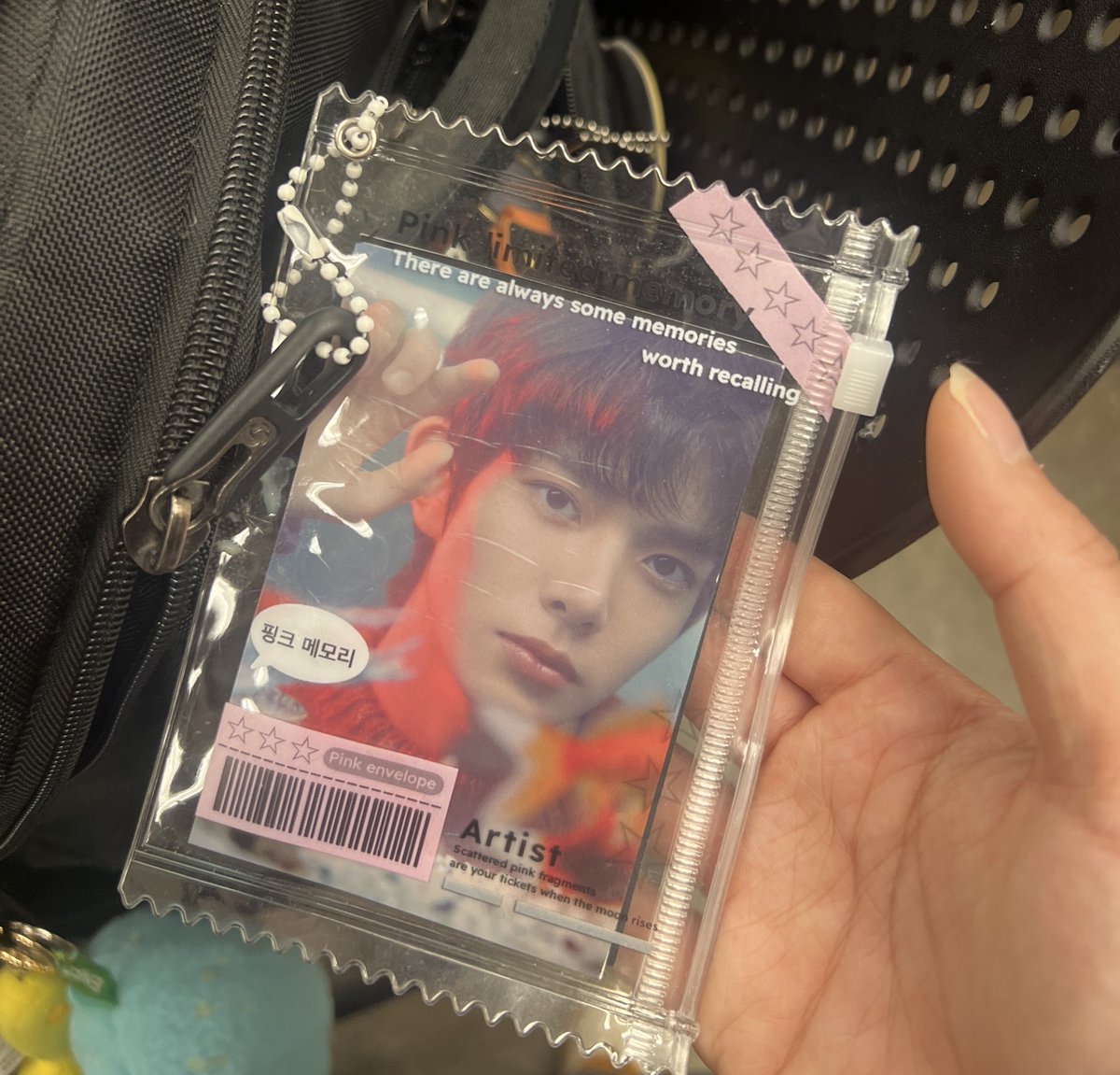 💔
Flowing brown hair
Fly through the twinkling stars
A dream-like magic carpet ridin’
Baby, now you're in my blood

Just the two of us
Getting deeply moonstruck
Oh, you make me go
Crazy over you, you, baby