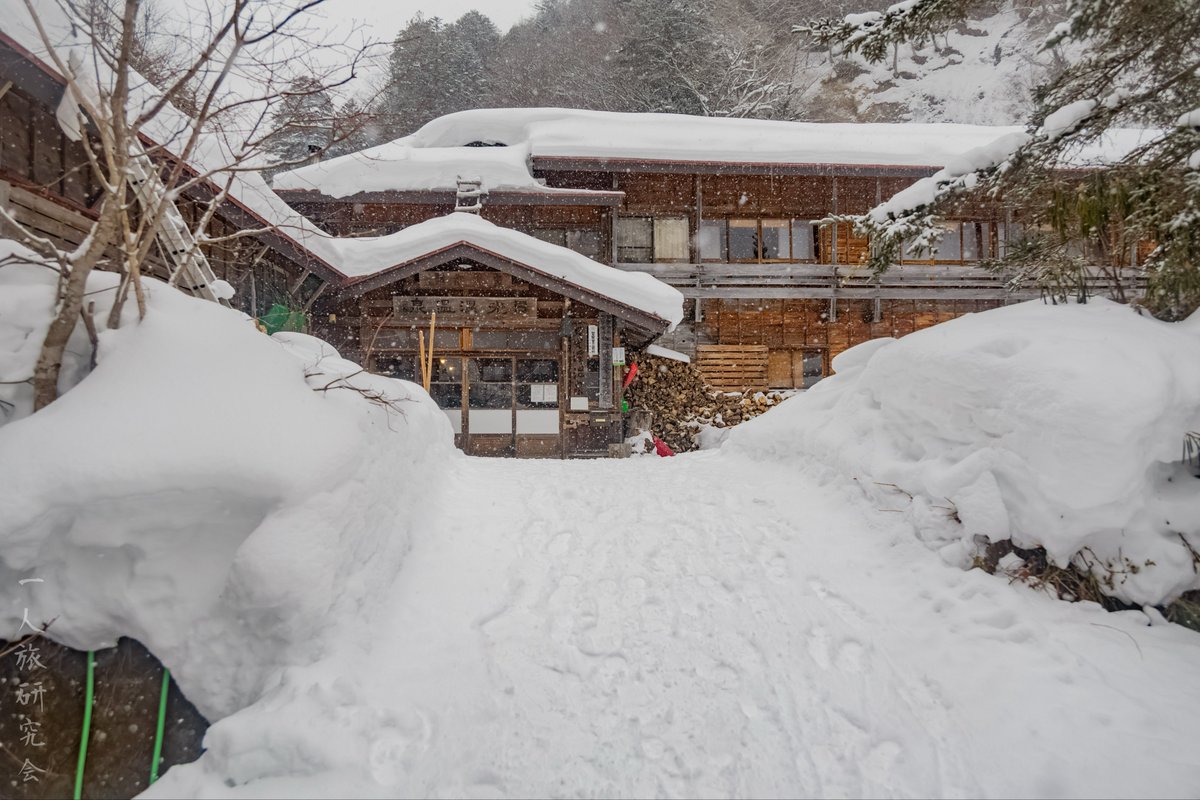 hitoritabiken's tweet photo. 栃木県奥鬼怒温泉郷、日光澤温泉。これ以上に何を、求めるというのか。
雪見風呂、マジで最高だった。一生入っていたかった。 https://t.co/Z8EH6Uvz9Z