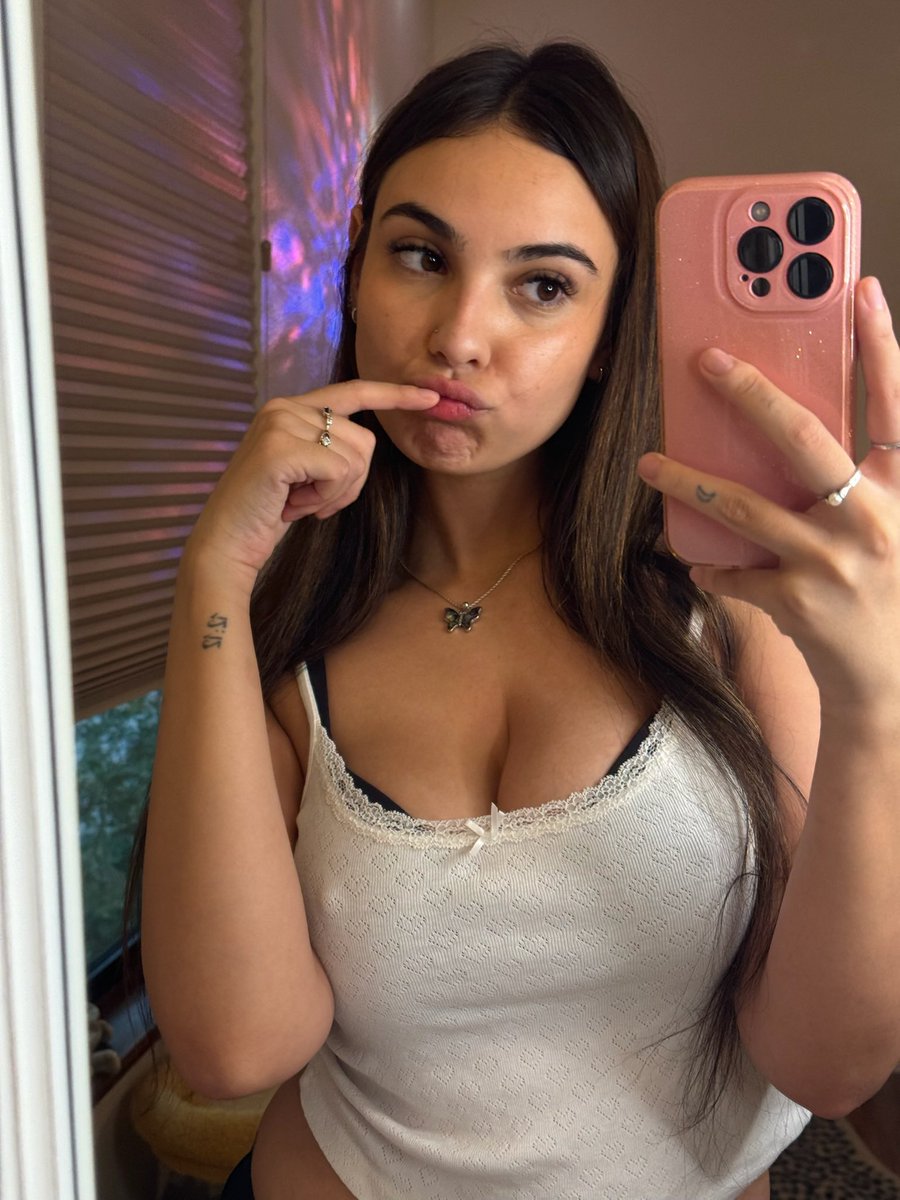 Gb_keyra4's tweet photo. Je me trouve pas assez belle 😔💔🍆 si tu me trouves trop belle commente le 🍆 Disponible lien telegram dans ma bio 🍆🇫🇷 #escorte #plancul #sex https://t.co/uWKIjv6mNz