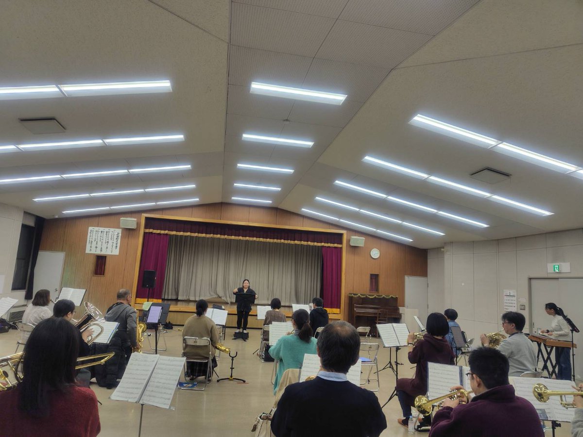 T_Winds_info's tweet photo. 3月になり、いよいよ春が近づいてきました。今年の桜の開花もあと一か月ほどのようです。練習では萌さんや大久保さんの本格的なご指導が始まり、3月7日の練習は前回の内容をおさらいする形となりました。
また、嬉しいニュースとして、2週間前に見学に来てくださった方が新しく入団してくれました！ https://t.co/hHNBJwFmRO