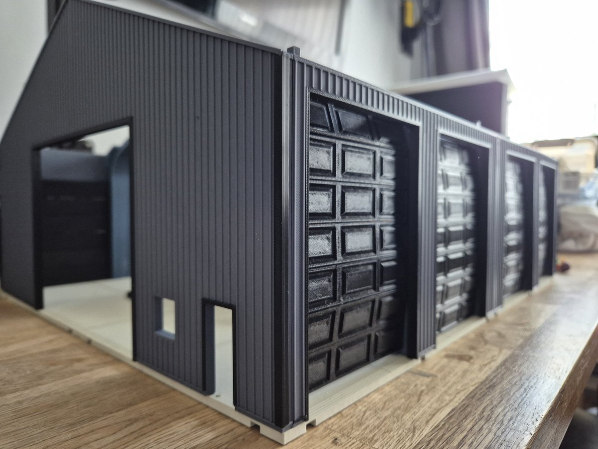 Jonah1992s's tweet photo. @Syndicate @LifeOfTom @The110Farm 3D printed the new 110 barn, even got the 110 logo in it, almost finished https://t.co/sZTcW6Nedq