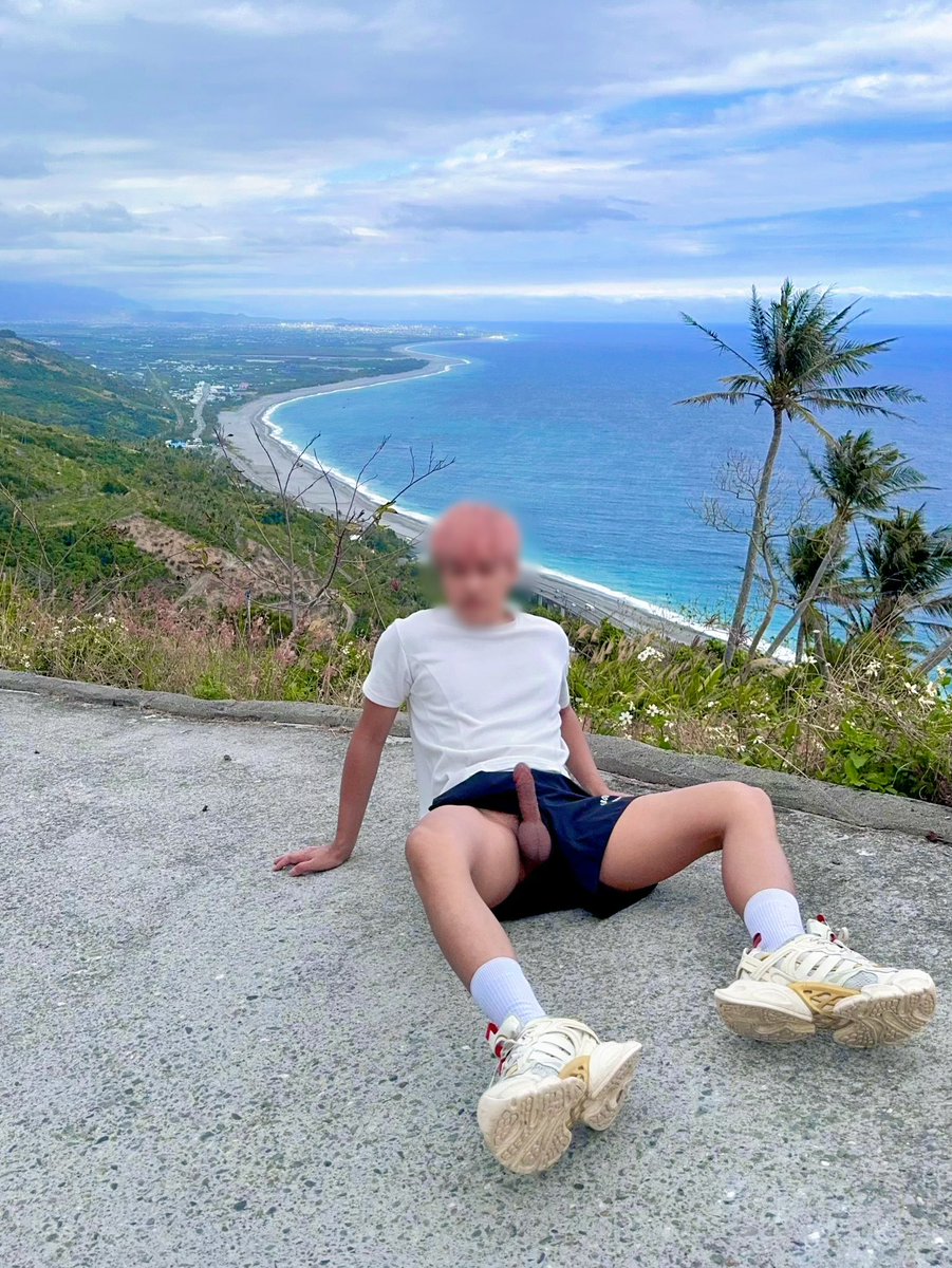 裸行自然 tweet media