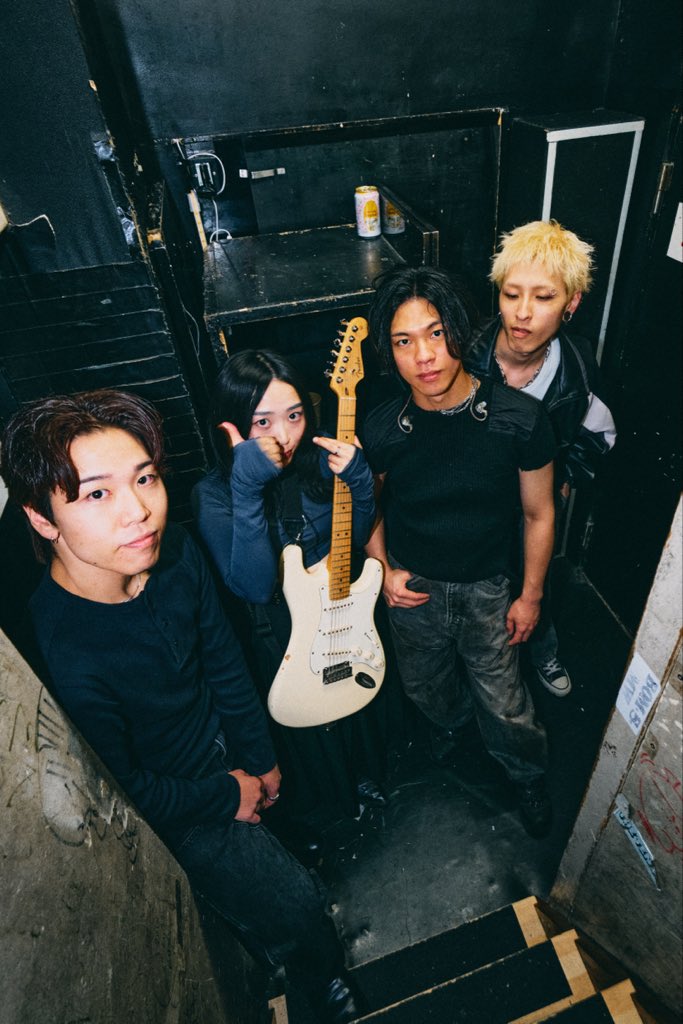 shibuya eggmanありがとう🖤🖤

photo by <a href="/mikage_inblue/">𝐌𝐈𝐊𝐀𝐆𝐄</a> 
ベース助けてくれたぴかお <a href="/pikaochin/">Pikao THENEWLEVEL</a> もありがとう🫶

俺らがnakishirabe

またすぐ