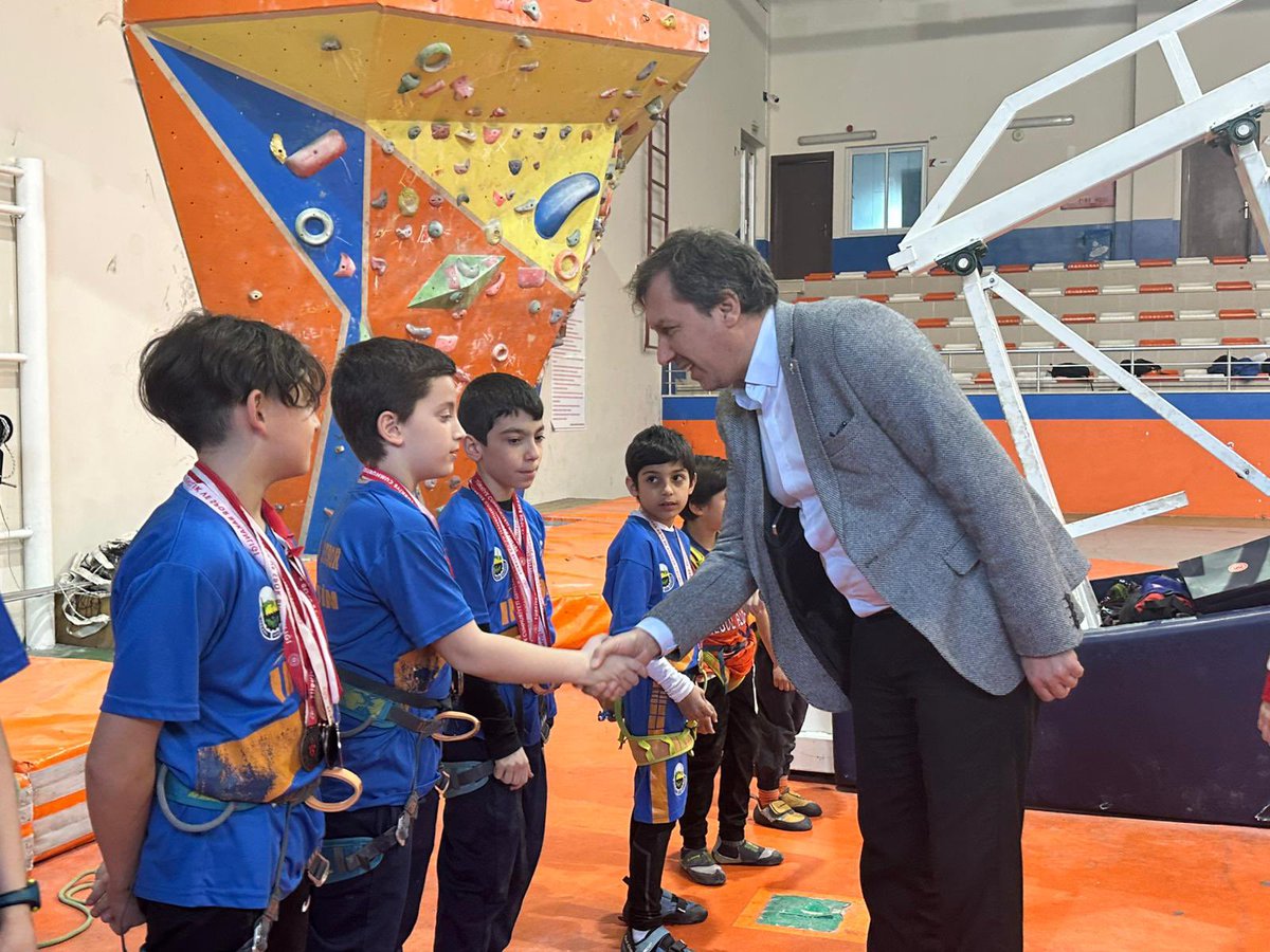 _mustafadurmus_'s tweet photo. Sporla Büyüyen Gençlik, Güçlenen Gelecek 💪✨

İnegöl Belediyespor Kulübü Spor Tırmanış ve Basketbol Takımı sporcularımızı ziyaret ederek antrenörlerimizden yürütülen çalışmalar ve hazırlık süreçleri hakkında bilgiler aldık. 🏀🧗‍♂️

• İnegöl’ün yarınları; spora yönelen, kendini geliştiren ve hedeflerine inanan gençlerle daha güçlü olacak. İlgimiz, emeğimiz ve desteğimiz her daim sizinle gençler. Başarılarınız daim olsun.🙌❤️

#AKİnegöl