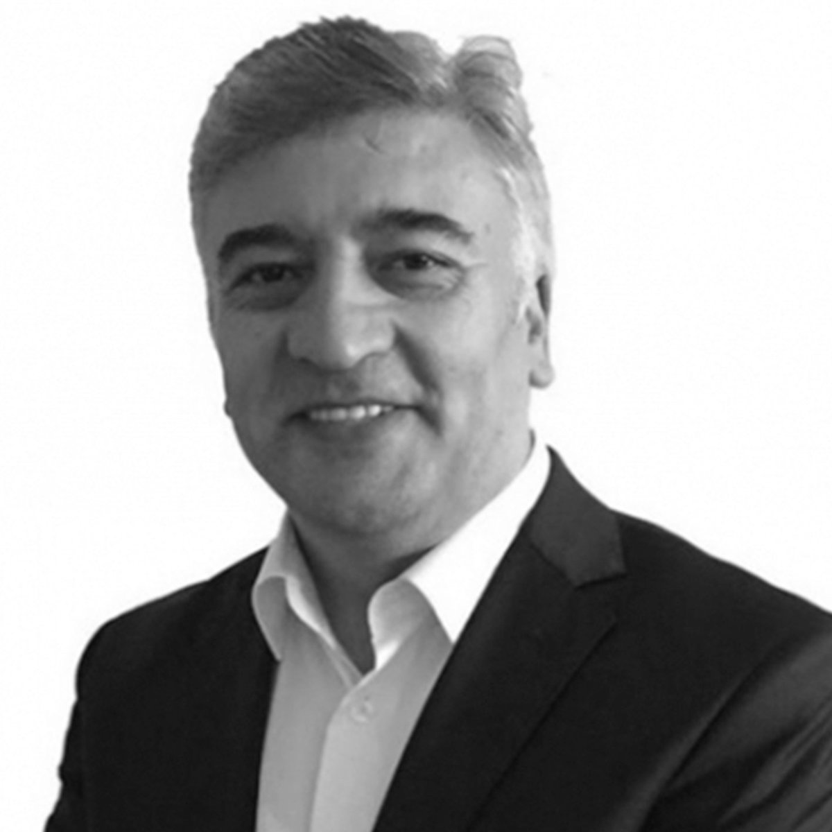 "Vatandaşın ne suçu var, böyle saçmalık olmaz..."

Ekonomist Erol Teşdelen:

"Vatandaşa Şoförler Odasının basıp verdiği plakalar nedeni ile alınan cezaları da bu odalar ödesin!"