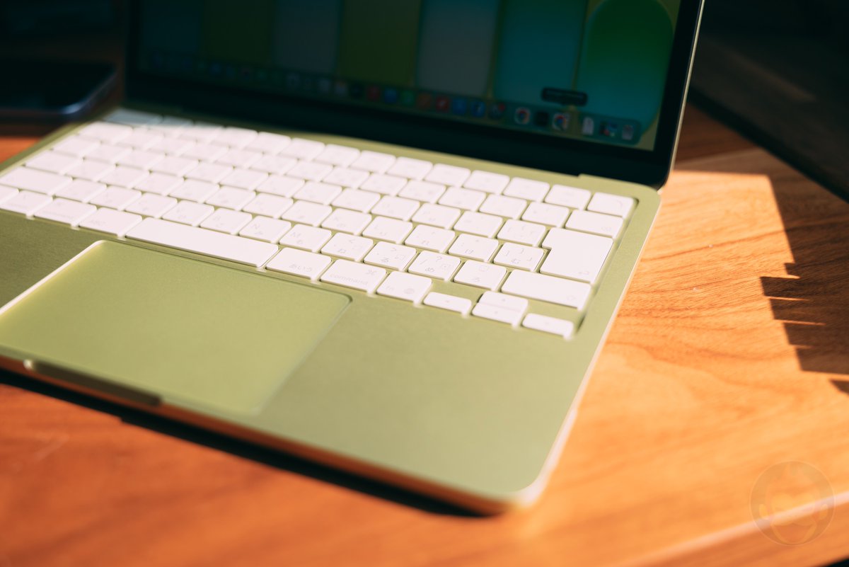 planetofgori's tweet photo. MacBook Neo、既存Macユーザーとして本気で検証しました。

✅ サブ機・家族用 → 大アリ
❌ メイン機の置き換え → 非推奨

気になったポイント：
📌 8GBメモリはSafari 18タブでスワップ2GB超え
📌 DaVinci Resolve書き出しは19分24秒
📌 Camera RAW 653枚を40分51秒で完走（驚）
📌 最大32W充電で30分で22%→52%回復
📌 フォルダ圧縮だけは異常に遅い（15分以上）

「iPhone 16 ProのチップがMacのPhotoshopを動かしている」という事実に、じわじわ感動した。

中古Air論争も含めて詳しくはこちら👇